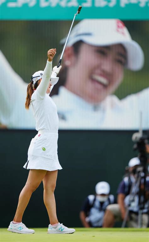 稲見萌寧が大会2連覇、プロ100試合目で通算12勝目 原英莉花は鬼門2番ダボで今季初v逃す 国内女子ゴルフ 日刊スポーツ