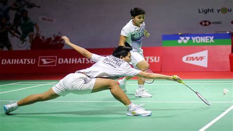 Smash Terbang Bikin Musuh Jatuh Apri Fadia Menang I Singapore Open