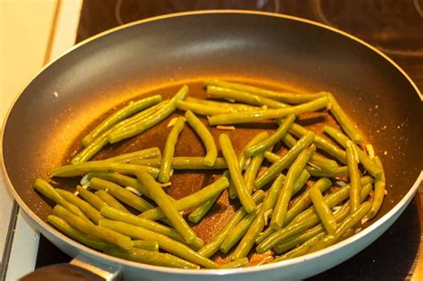 Sautéed Garlic Green Beans With Thyme The Tasty Chilli