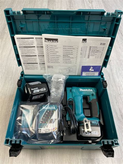 Makita Akku Tacker 14 4V mit Ladegerät und 2 Akkus Kaufen auf Ricardo