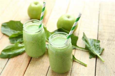 Homemade Green Apple Pie Smoothie Recipe On The Table