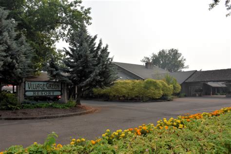 Village Green Resort A Garden Getaway In Oregons Covered Bridge Capital