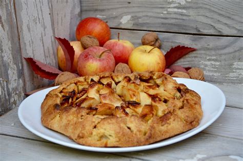 Tarte Rustique Aux Pommes Et Noix La P Tite Cuisine De Pauline