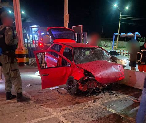 Motorista Perde Controle De Ve Culo E Colide Contra Muro De