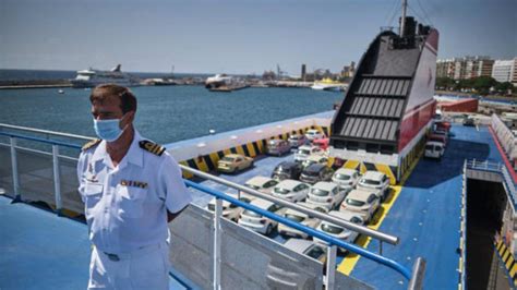 El nuevo barco de Armas reduce en tres horas el trayecto entre Cádiz y