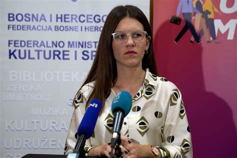 Vlada Federacije Bosne I Hercegovine Premijer Nik I Na Konferenciji