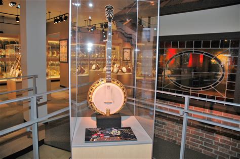 Roy Clark (6) – American Banjo Museum