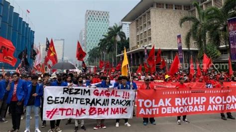 Kompak Demo Tolak Kenaikan BBM Massa Buruh Mahasiswa Sudah Meluber Di