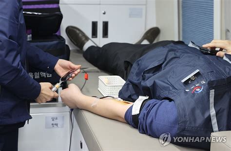 한국노총 2024 생명 나눔 헌혈 캠페인 연합뉴스