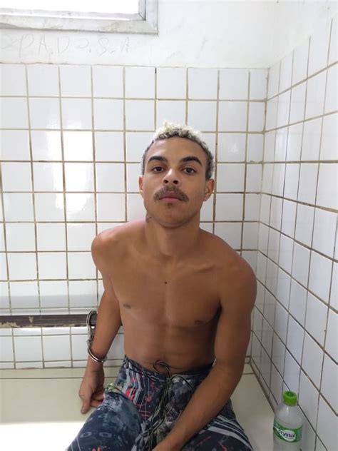 A Gazeta Homem é preso ao invadir e cochilar na casa de policiais na