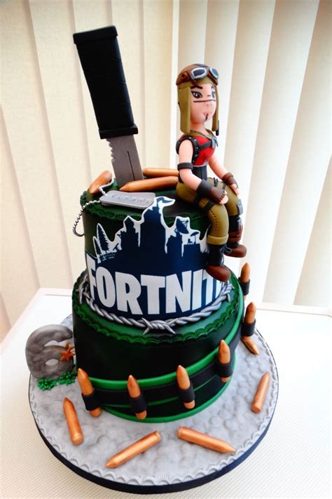 Fortnite Cake With Renegade Raider Figure Xmcx