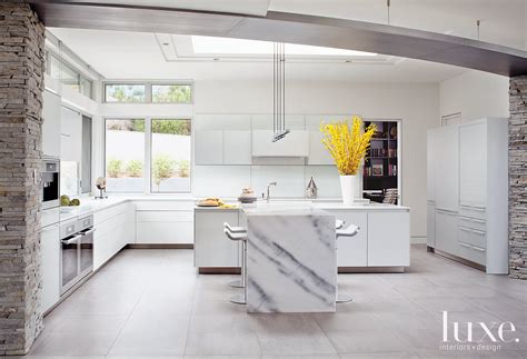 Contemporary White Marble Kitchen - Luxe Interiors + Design