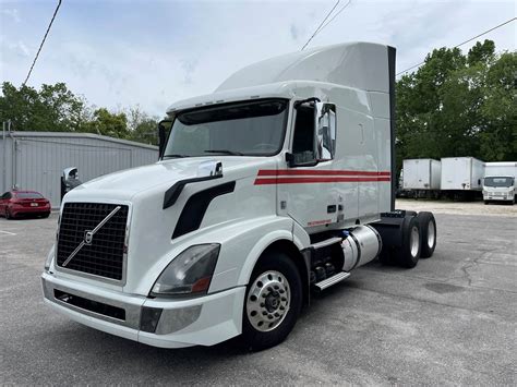 2017 Volvo Vnl64t Sleeper Semi Truck 61 Mid Roof Sleeper 425hp 12