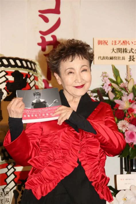 80歳の誕生日に都内でコンサートを開いたシンガー・ソングライターの加藤登紀子 ― スポニチ Sponichi Annex 芸能