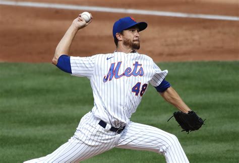 Mets' Jacob deGrom flashes Cy Young form in strong first outing