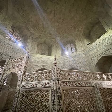 Tomb Of Shah Jahan And Mumtaz Mahal Memorial Site In Agra