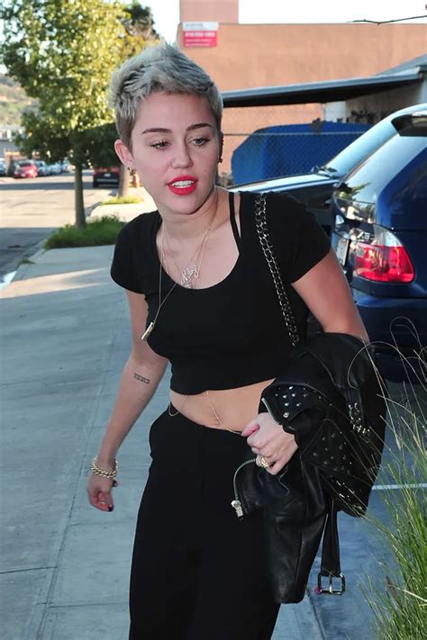 Photos Miley Cyrus Malgr Les Rumeurs D Infid Lit Elle Porte