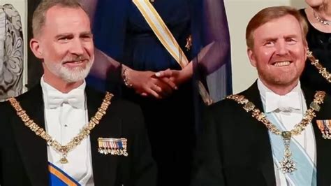 Felipe Vi Le Regal Al Rey Guillermo El Collar De La Distinguida Orden