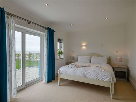 Norfolk Hot Tub Cottage Sleeps 8, Sheringham | Beach Stays