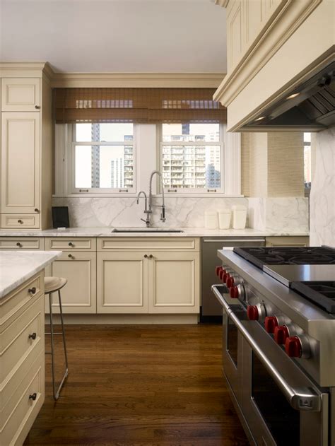 38 Kitchens With Marble Backsplashes Chairish Blog Timeless Kitchen