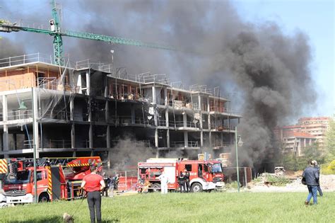 Un Incendio En Viesques Desata Una Gran Humareda Negra El Comercio