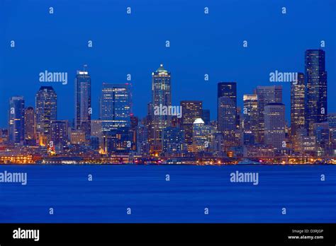 The Seattle skyline at night. Seattle, Washington. USA Stock Photo - Alamy