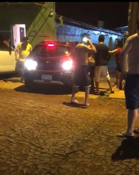 Sentado Em Frente De Casa Advogado é Alvejado Por Disparos De Arma De