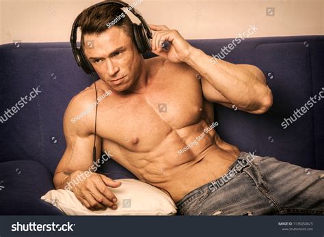 Handsome Shirtless Muscular Bodybuilder Man Listening库存照片1136050625 Shutterstock