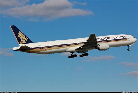 V Syk Singapore Airlines Boeing Photo By Victor Pody Id