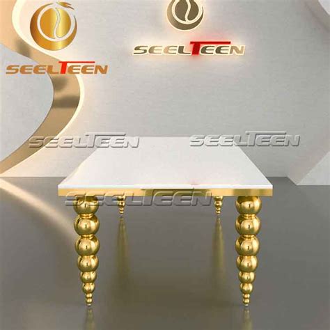 Gold dining table for luxury wedding reception - Seelteen