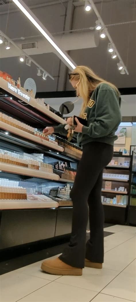 Pretty Blonde Looking Very Comfortable In Leggings Spandex Leggings Yoga Pants Forum
