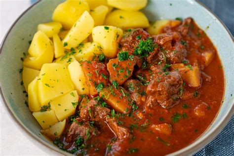 Leckeres Gulasch Kochen Ungarisches Gulasch Rezept Mit Paprika