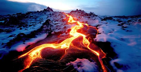 Le Sous Sol De Grindavik En Islande Se Fissure La Ville Menace De S