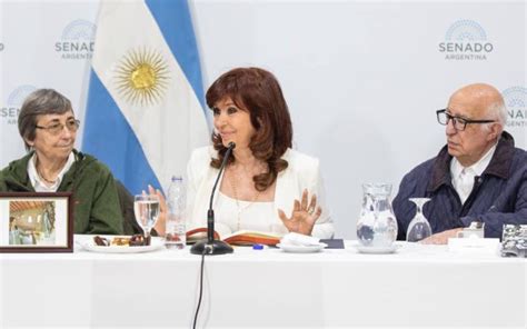 Estoy Viva Por Dios Y Por La Virgen Cristina Kirchner Reaparece En