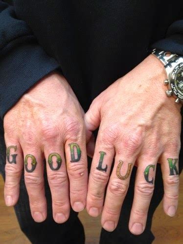 The Tattoo World : Finger Tattoos