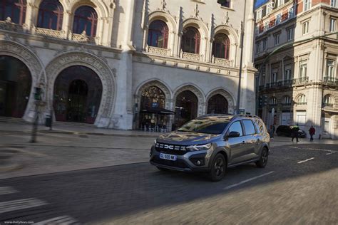 2022 Dacia Jogger Hybrid Shadow Grey - Stunning HD Photos, Videos ...