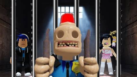 Fugindo do policial cabeça de sirene Roblox Siren cop s Prison