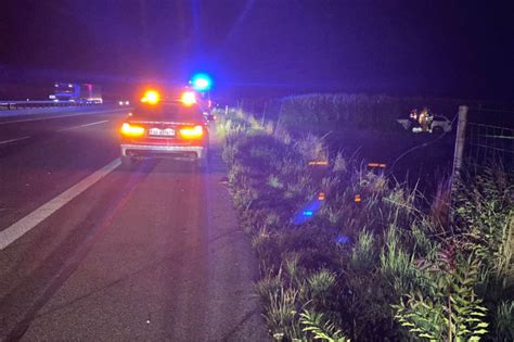 Kestenholz SO Auto Durchbricht Wildschutzzaun Auf Der A1