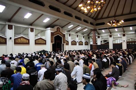 Piknik Jelang Imsak Masjid Ptdi Penuh Sesak Binamuslim