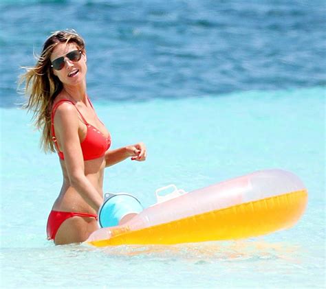 Heidi Klum impresionante Así luce en bikini a sus 43 años y tras