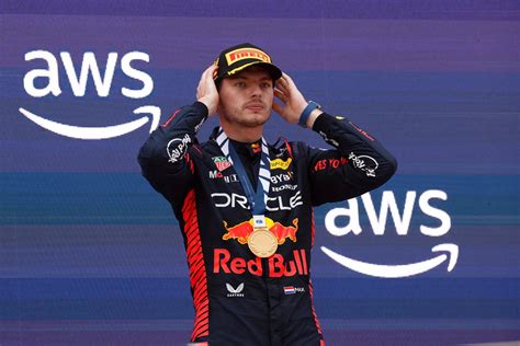 Les célébrations historiques de Max Verstappen sont écourtées alors que