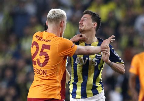 Fenerbah E Galatasaray Derbisinde Gergin Anlar Mert Hakan Yanda