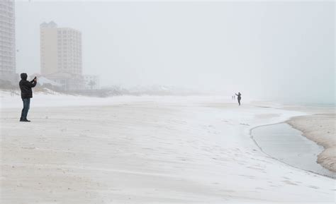 Snow Florida 2025: Pensacola beach, Tallahassee snowfall pictures