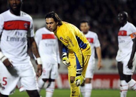 Foot PSG Sirigu joueur du mois de décembre au PSG Foot 01