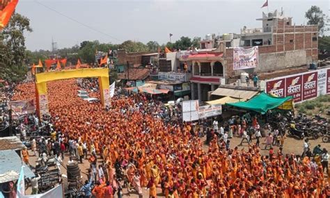 पनागर में बागेश्वर धाम सरकार की भागवत कथा कलश यात्रा जहां तक नजरें