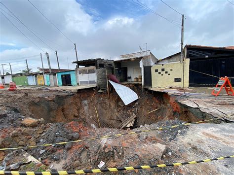 Cratera Do Bairro Jardim Mourisco Moradores De Taubat Reclamam De