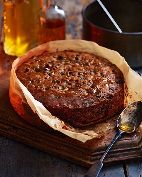 Spiced rum butter mincemeat cake | Recipe | Mincemeat cake, Christmas cake recipes, Christmas ...