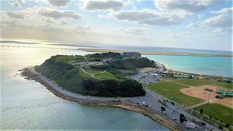 那覇空港南側の「瀬長島」から着陸直前の飛行機 沖縄リピート