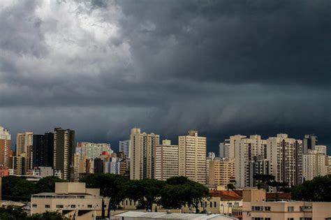 Temporal Granizo Provoca Estragos Em Curitiba E Regi O Previs O De