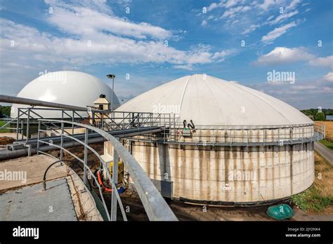 Biogas Plant Gas Storage With Dome Fermenter Tanks For The